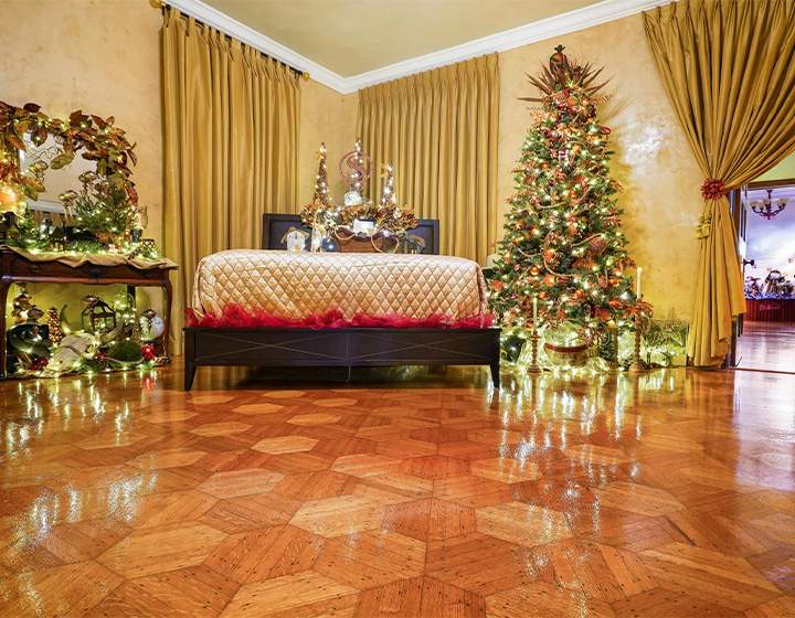 A decorated tree centerpiece