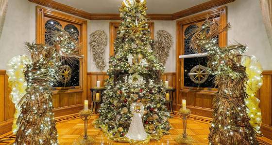 The mansion decorated for the Christmas Spectacular