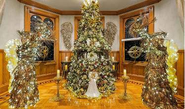 The Christmas “Spectacular” at the Stetson Mansion