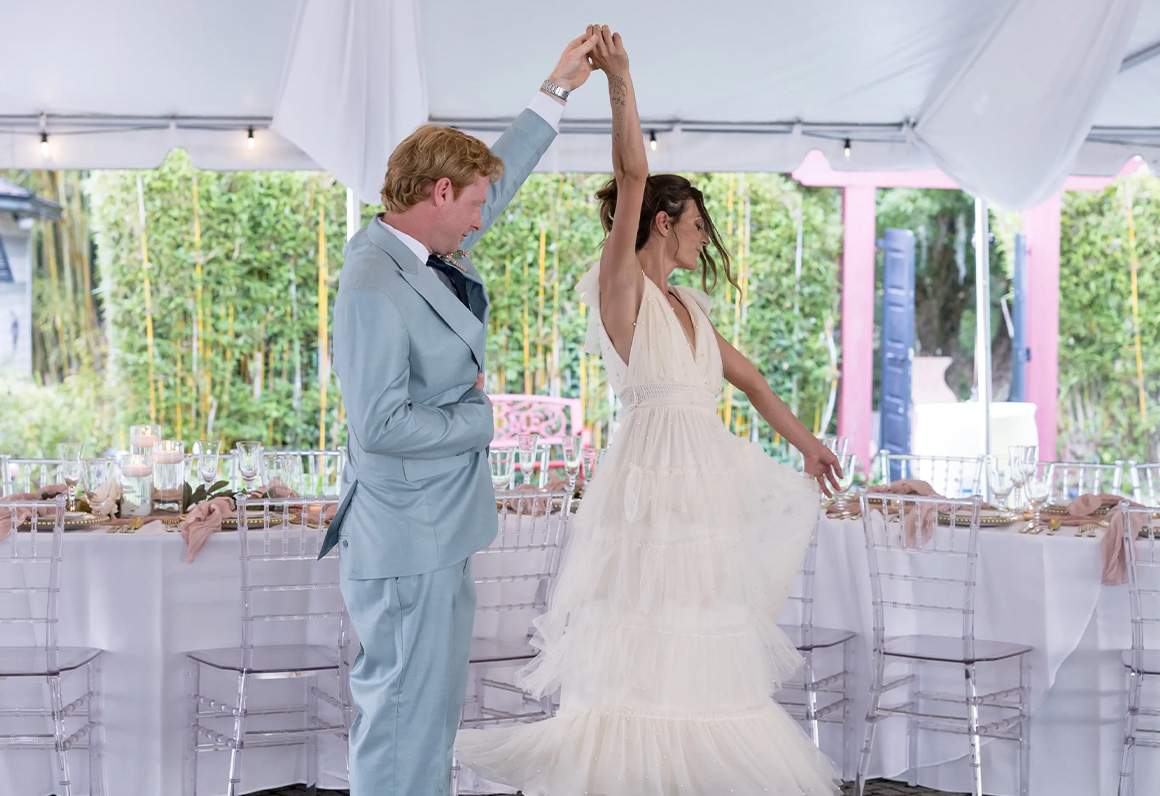 The wedding couple's dance
